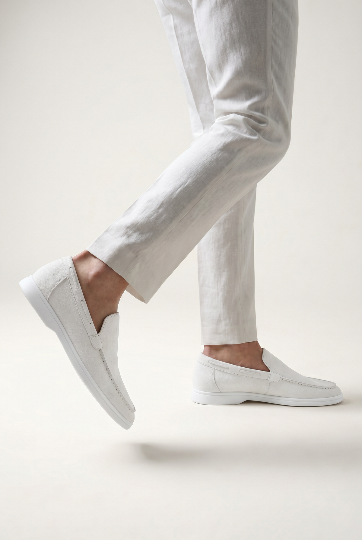 Amalfi Classic Suède Loafer White